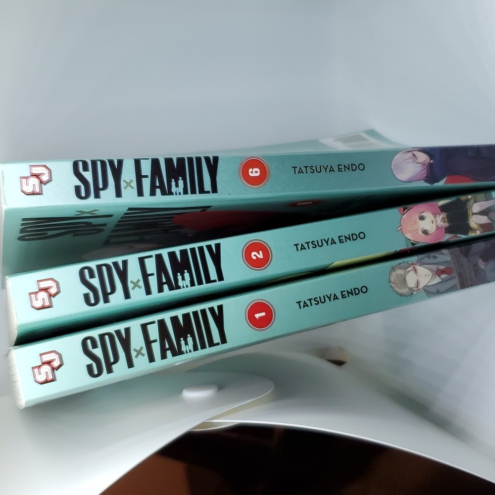 VIZ MEDIA "SPY×FAMILY BOOKS.